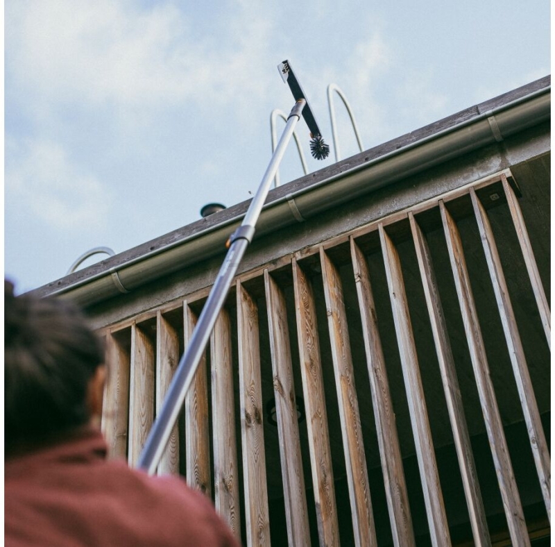 Щетка для уборки желобов FISKARS OneClick (1080698) - Фото 7