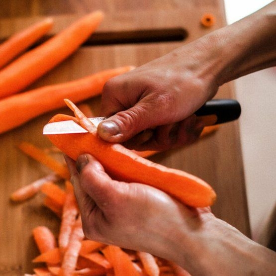 Нож для корнеплодов FISKARS Functional Form 8 см (1057544) - Фото 4