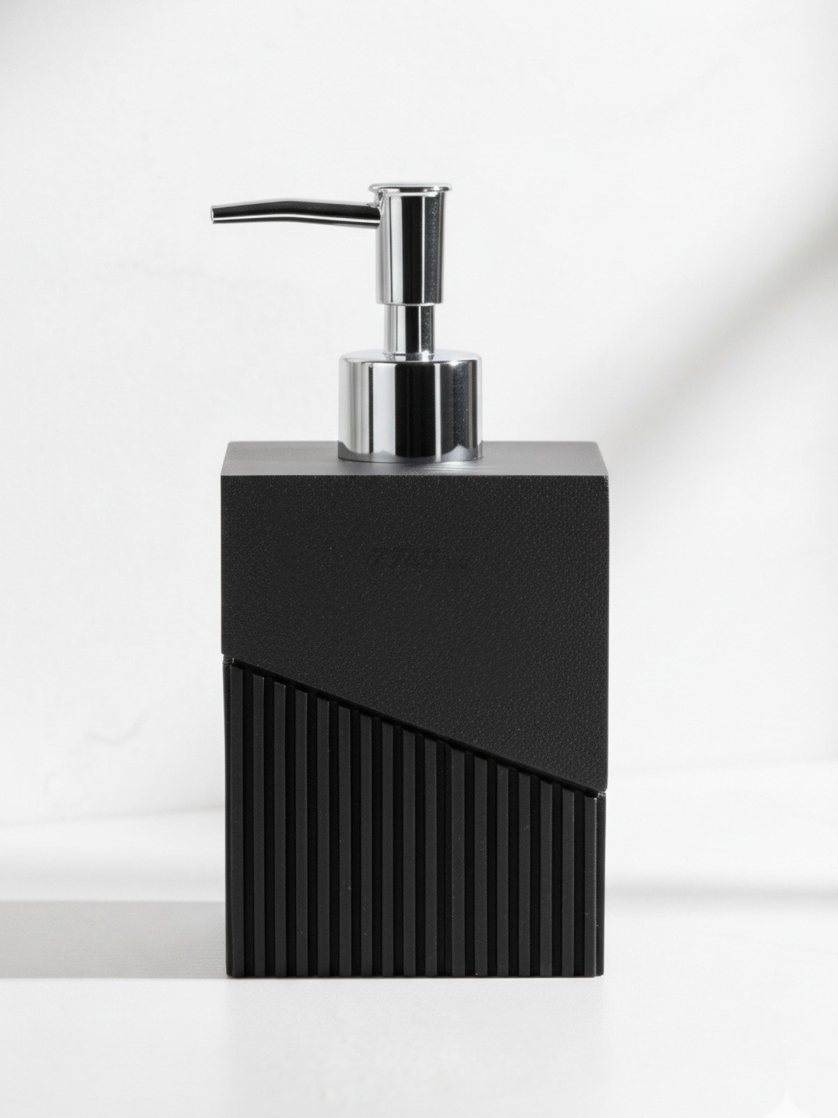 Дозатор для жидкого мыла PERFECTO LINEA Element черный (35-618103) - Фото 4