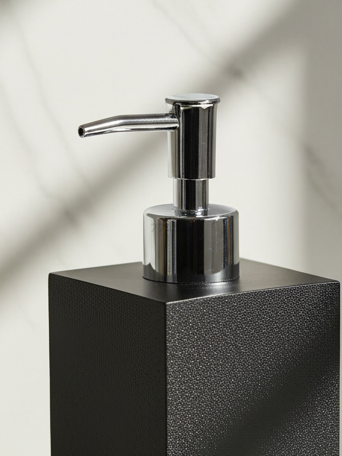 Дозатор для жидкого мыла PERFECTO LINEA Wood Bliss черный (35-720101) - Фото 2