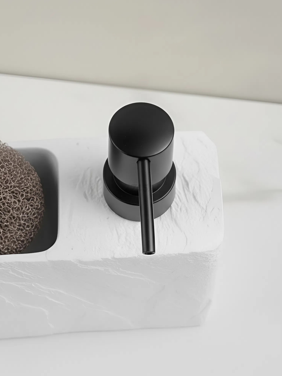 Дозатор для жидкого мыла с подставкой для губки PERFECTO LINEA Pearl белый (35-191002) - Фото 2