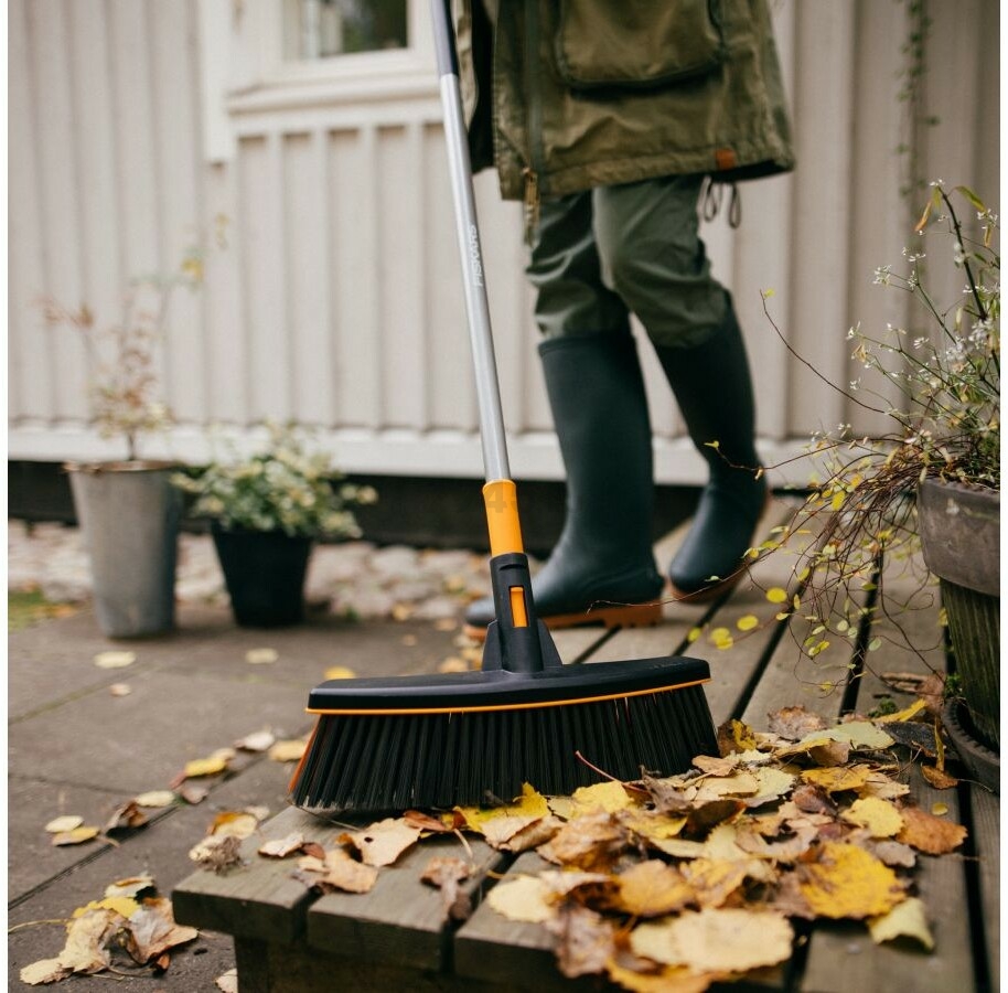Метла для уборки FISKARS эргономичная (1077115) - Фото 4