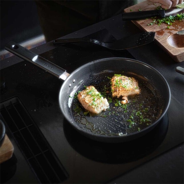 Сковорода алюминиевая 28 см FISKARS Hard Face (1075520) - Фото 8