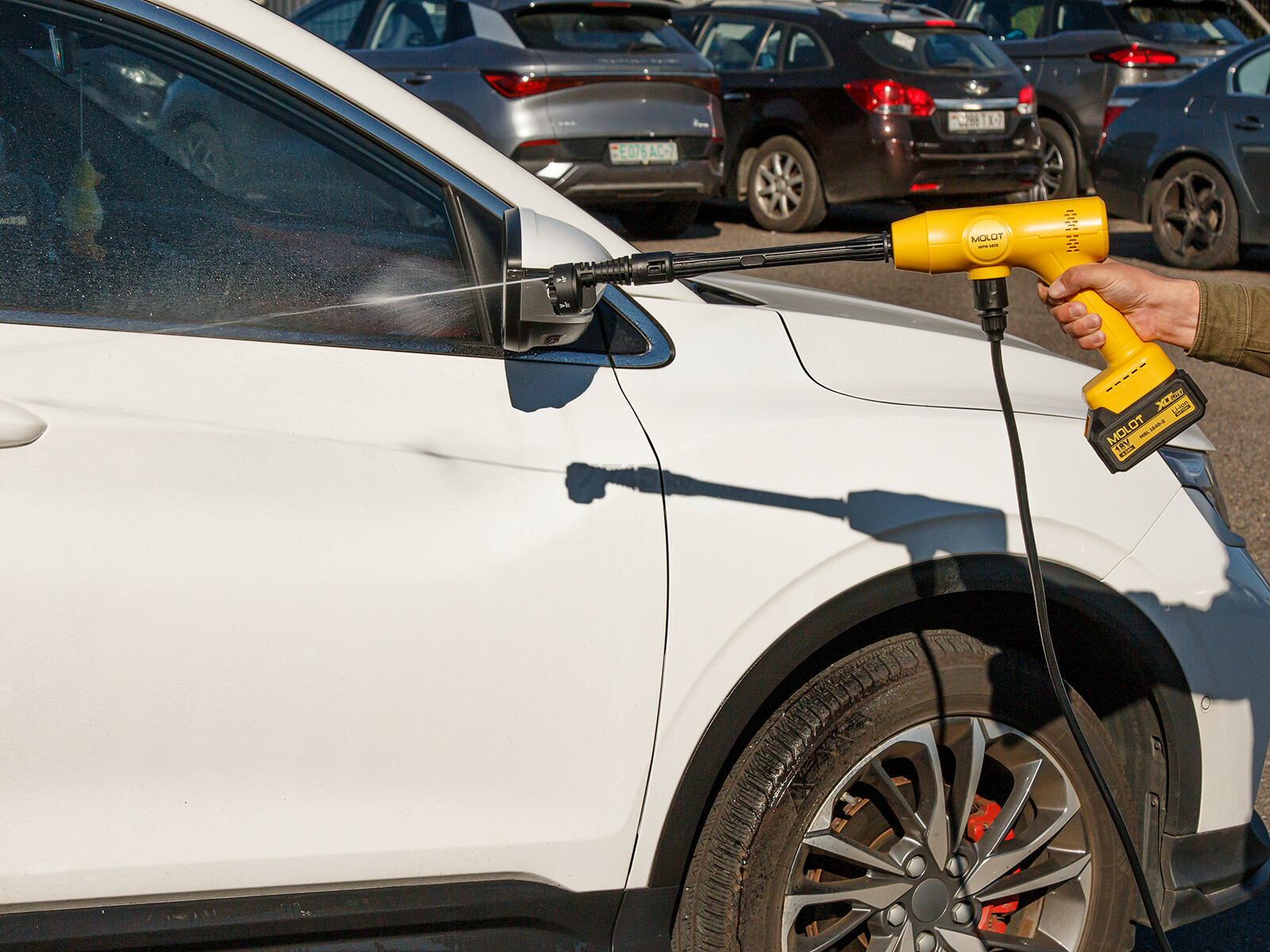 Мойка высокого давления (пистолет) аккумуляторная MOLOT MPW 1825 XLT Lite SET (2318011) - Фото 22