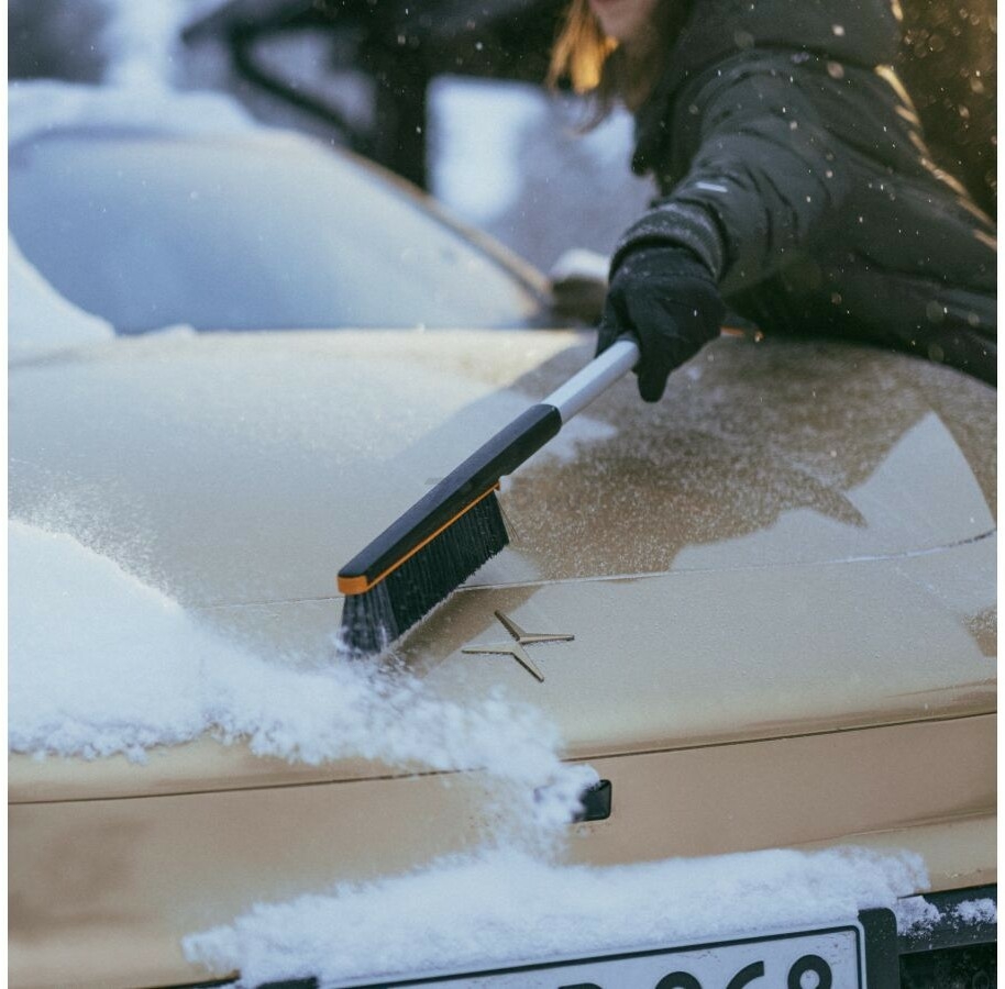 Щетка для снега со скребком FISKARS Plus 75,5 см (1078494) - Фото 11