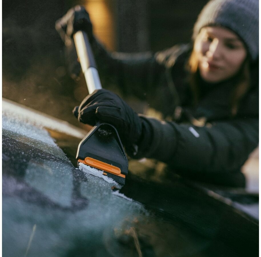 Щетка для снега со скребком FISKARS Plus 75,5 см (1078494) - Фото 14