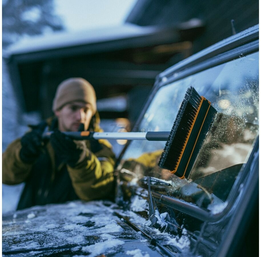 Щетка для снега со скребком телескопическая FISKARS X-series 96-121 см (1078492) - Фото 15