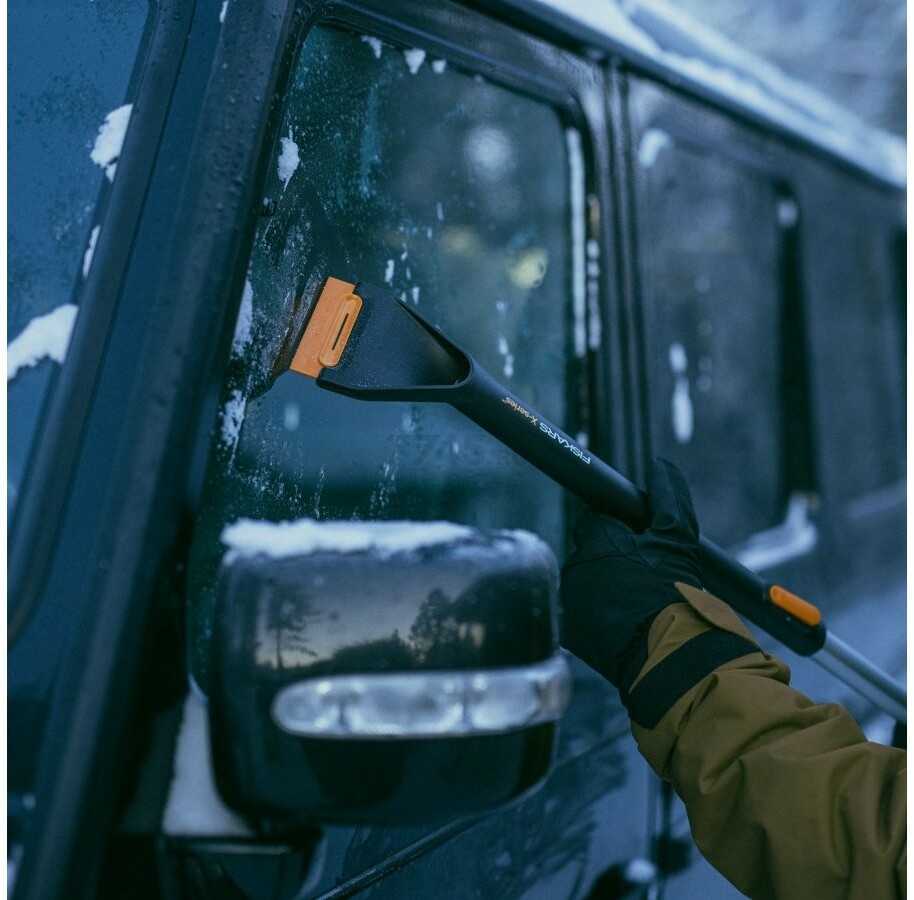 Щетка для снега со скребком телескопическая FISKARS X-series 96-121 см (1078492) - Фото 16