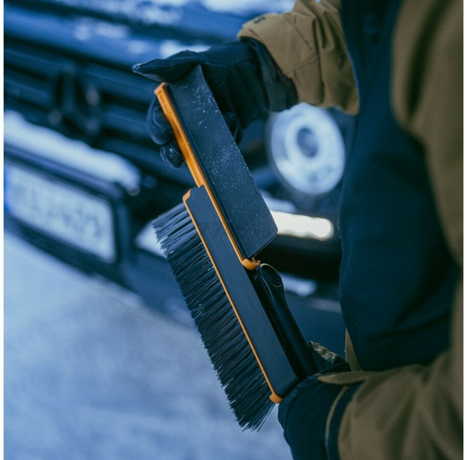 Щетка для снега со скребком телескопическая FISKARS X-series 96-121 см (1078492) - Фото 18