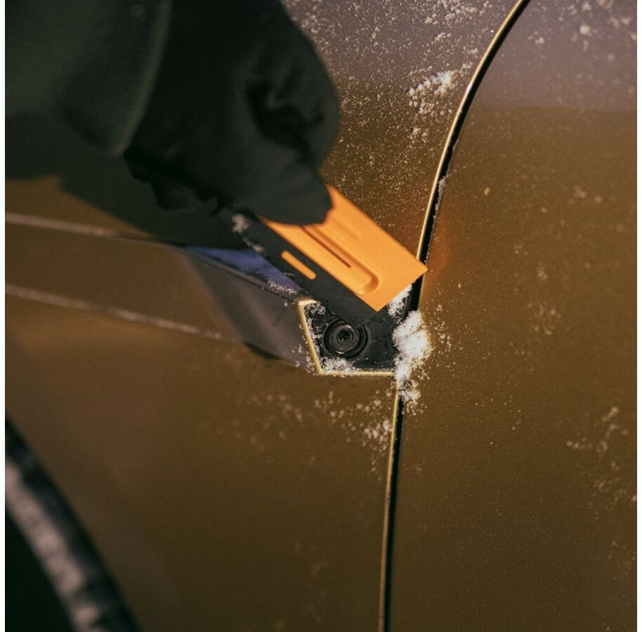 Щетка для снега со скребком телескопическая FISKARS X-series 96-121 см (1078492) - Фото 19