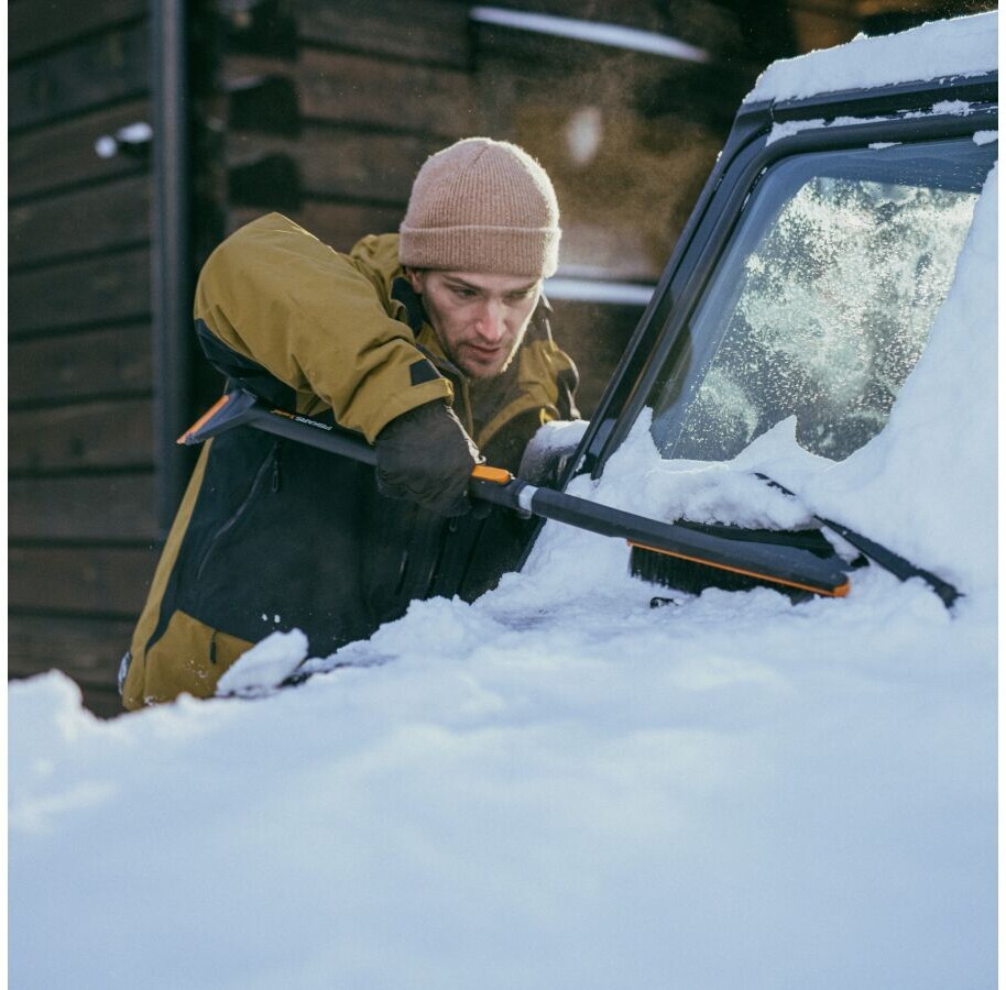 Щетка для снега со скребком телескопическая FISKARS X-series 85-113 см (1078493) - Фото 9