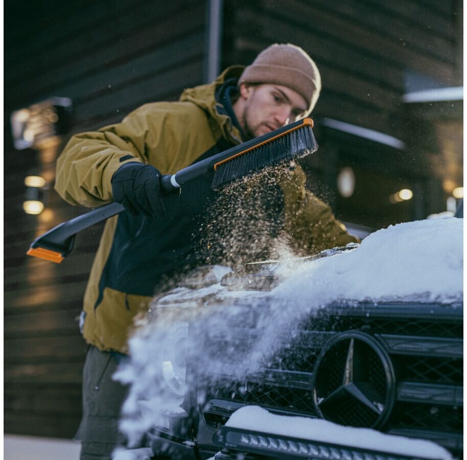 Щетка для снега со скребком телескопическая FISKARS X-series 85-113 см (1078493) - Фото 10