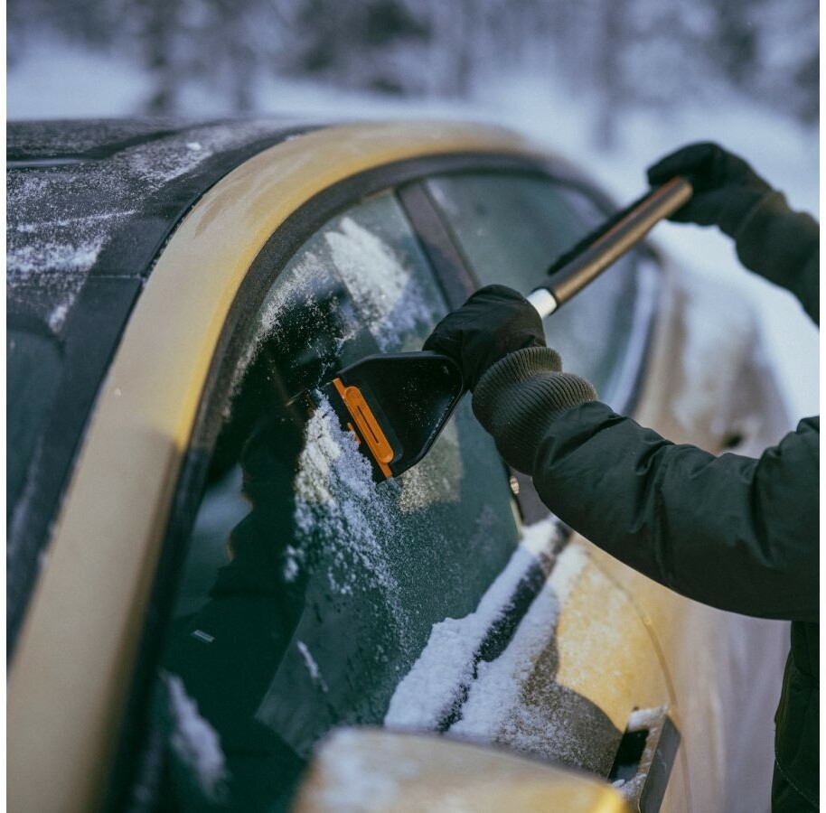 Щетка для снега со скребком FISKARS Plus 63 см (1078495) - Фото 10