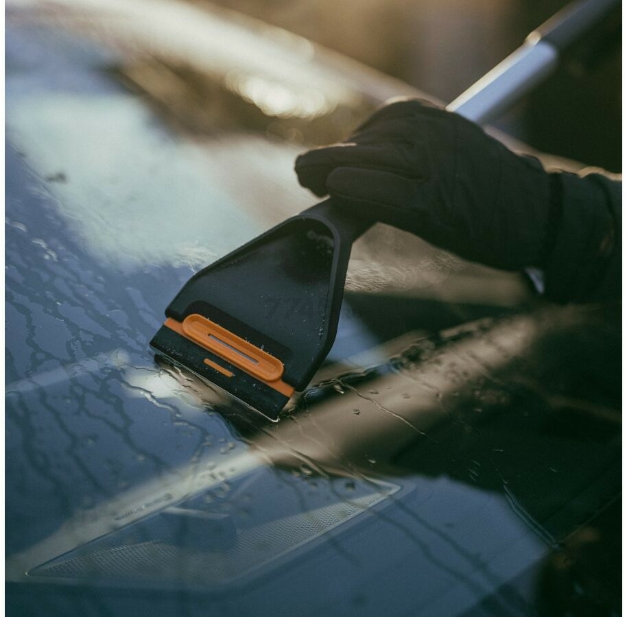 Щетка для снега со скребком FISKARS Plus 63 см (1078495) - Фото 9