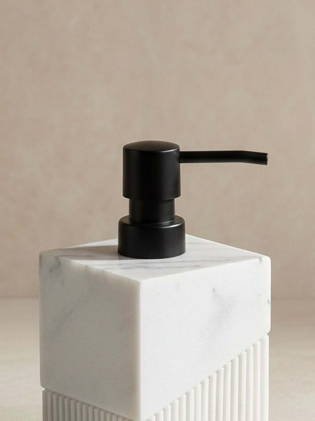 Дозатор для жидкого мыла PERFECTO LINEA Element Marble белый (35-618701) - Фото 2