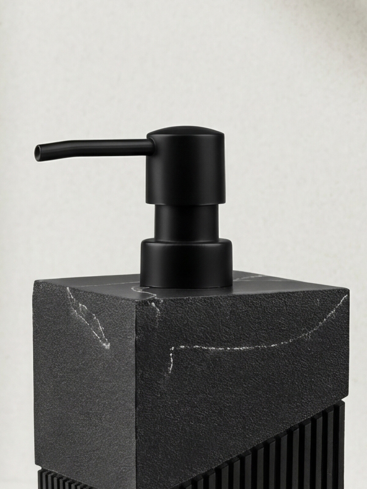 Дозатор для жидкого мыла PERFECTO LINEA Element Marble черный (35-618601) - Фото 2