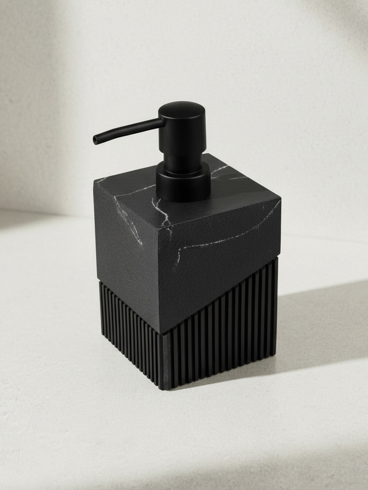 Дозатор для жидкого мыла PERFECTO LINEA Element Marble черный (35-618601) - Фото 4