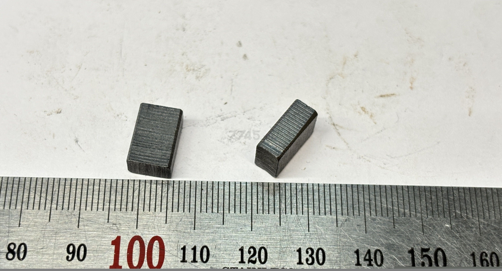 Щетки угольные для реноватора MOLOT MSM3125-1 2 штуки (MSM3125-1-31) - Фото 2