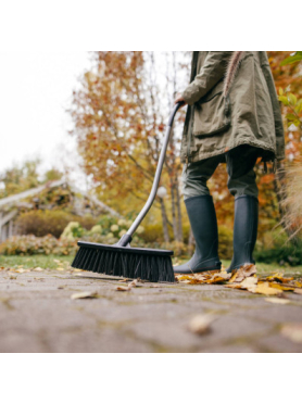 Метла для уборки FISKARS Ergonomic  с S-образной ручкой 