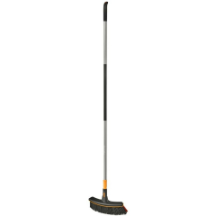 Метла для уборки FISKARS эргономичная 
