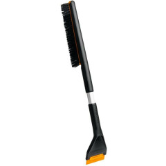 Щетка для снега со скребком FISKARS Plus
