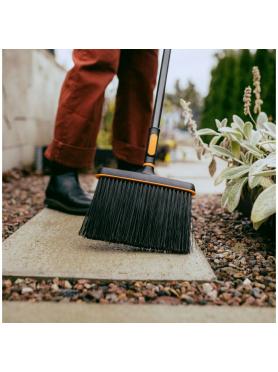 Щетка для уборки FISKARS OneClick 