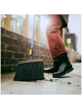 Щетка для уборки FISKARS OneClick 